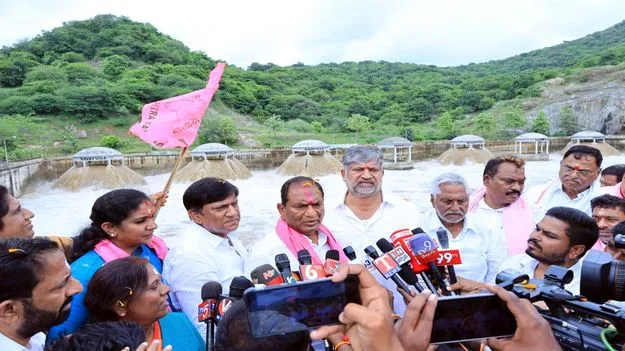 కాళేశ్వరంపై ప్రభుత్వానివి అవగాహన లేని మాటలు 