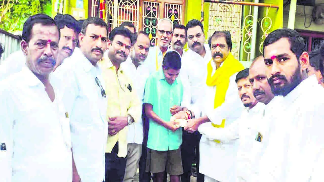 MLA: వృద్ధులను ఆదుకుంటున్న చంద్రబాబు
