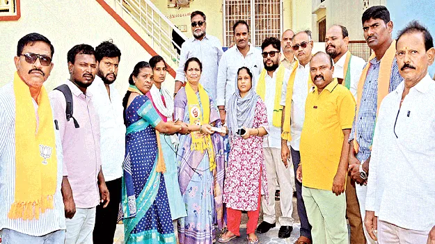 లబ్ధిదారుల ముంగిటికే ఎన్టీఆర్‌ భరోసా