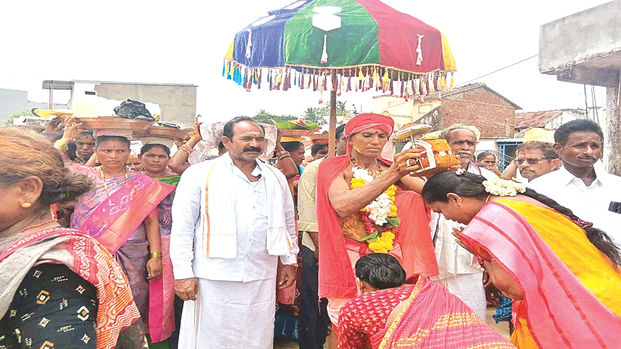 ఎటువంటి ఆపదలు రాకుండా రక్షించాలని..