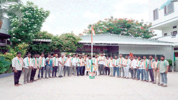 యువత రాజకీయాల్లోకి రావాలి
