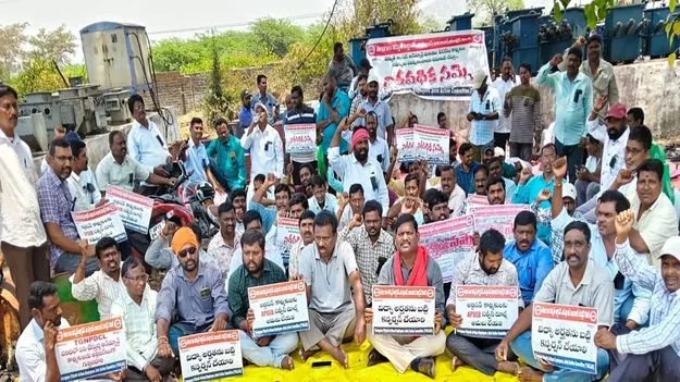విద్యుత్‌ కార్మికుల సమస్యలను పరిష్కరించాలి 