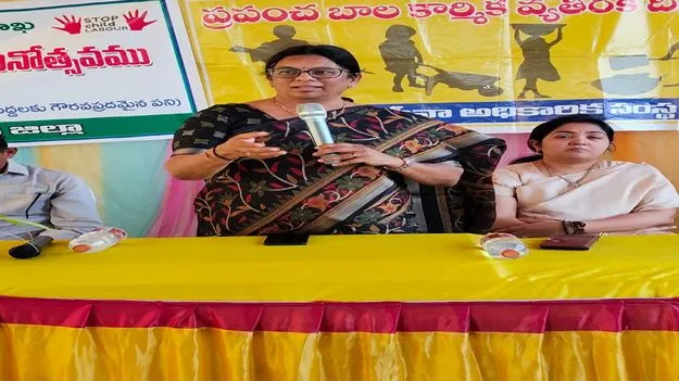 వలస కార్మికులకు వసతులు కల్పించాలి