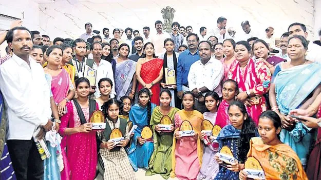 ప్రతిభావంతులకు ఘన సత్కారం