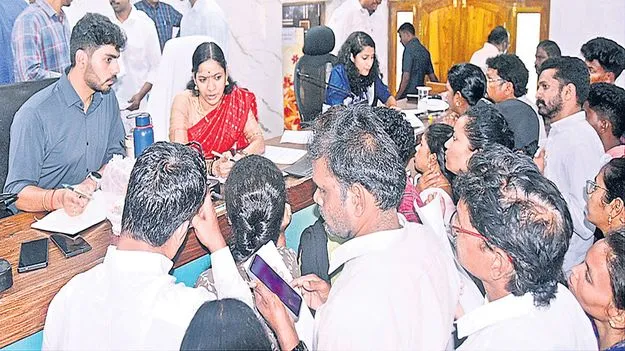 సకాలంలో అర్జీలు పరిష్కారం