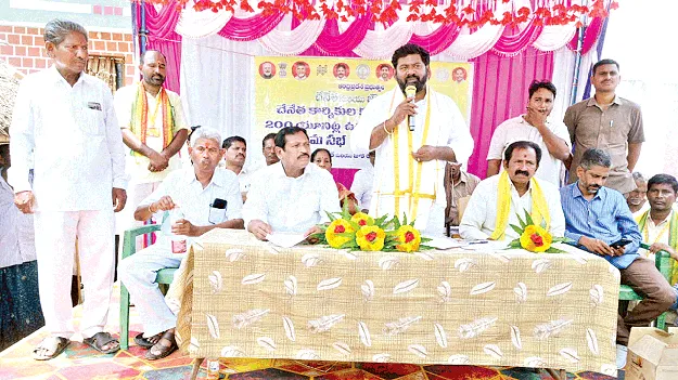 ‘నారాయణపురం చీరల గిరాకీకి కృషి చేస్తా’