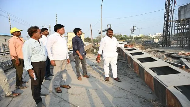 ఆర్వోబీ పనుల్లో జాప్యంపై మేయర్‌ ఆగ్రహం