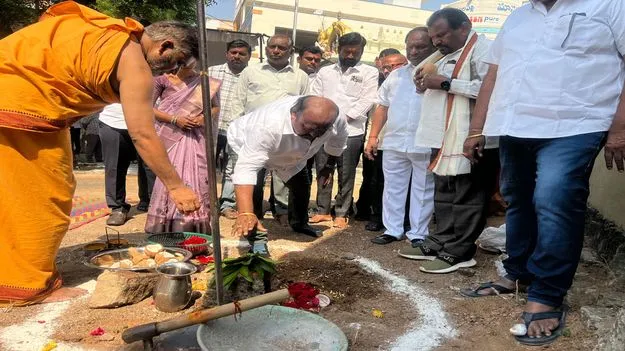 అభివృద్ది పనులకు భూమి పూజ 