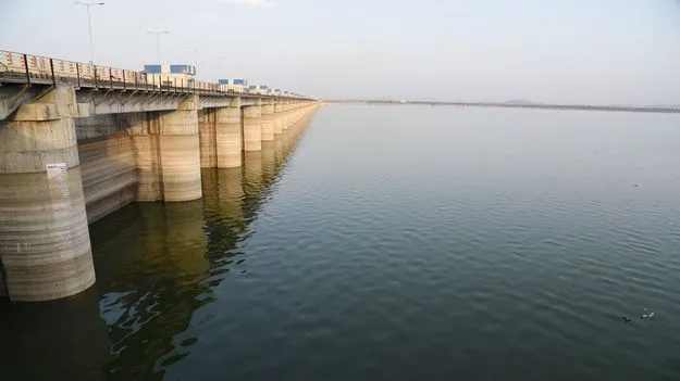 ఎల్లంపల్లిలో తగ్గుతున్న నీరు....