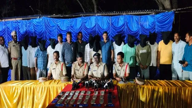 చేతులు మారుతున్న నకిలీ కరెన్సీ