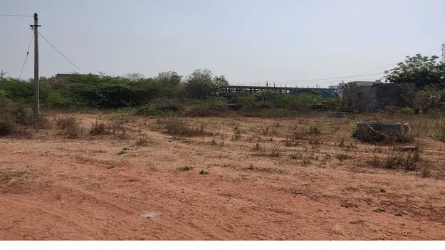 ప్రభుత్వ భూమిని కాపాడేదెవరు..!