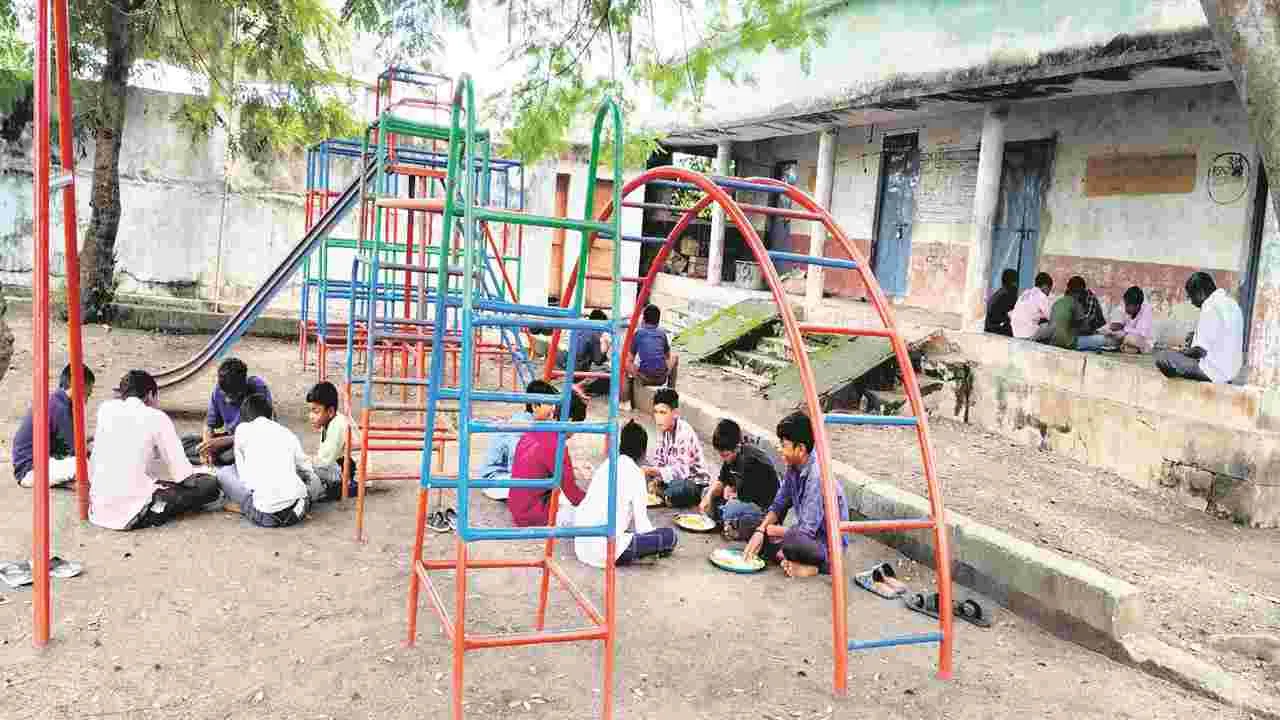 kumaram bheem asifabad- ఆశ్రమ విద్యాలయం.. అవస్థల నిలయం