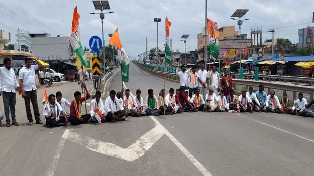 kumaram bheem asifabad-  విద్యార్థులను మోసం చేస్తున్న కేంద్ర ప్రభుత్వం