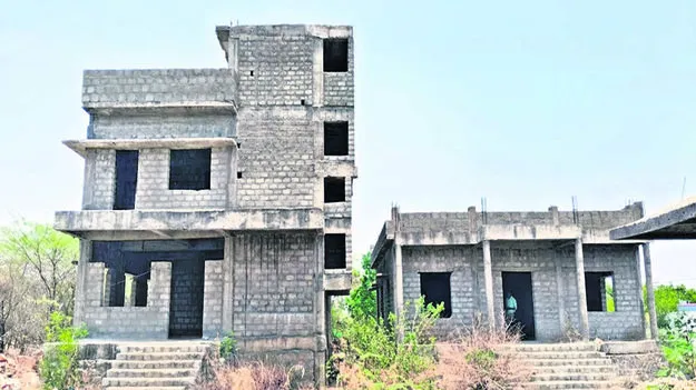 BUILDING: అర్ధాంతర భవనాలకు మోక్షం