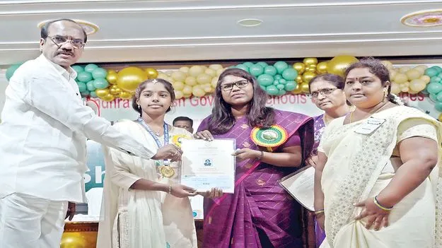కష్టపడి ఉన్నత లక్ష్యాలను సాధించాలి