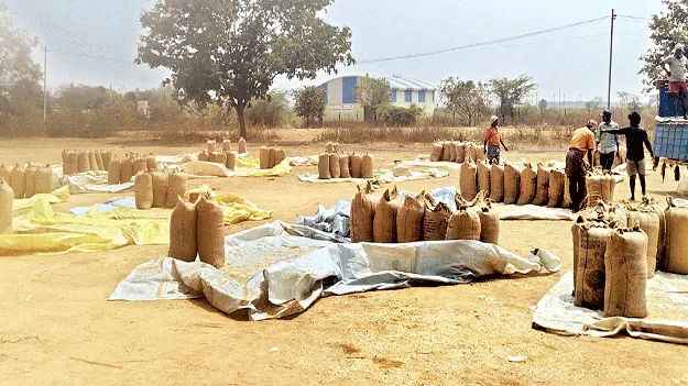 దళారుల దందా 