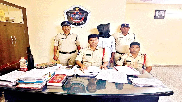 అత్యాచారానికి పాల్పడిన వ్యక్తి అరెస్టు