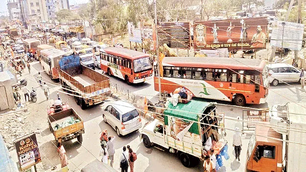 ట్రాఫిక్‌ అస్తవ్యస్తం