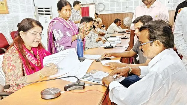 ఫిర్యాదులపై ప్రత్యేక దృష్టి పెట్టాలి