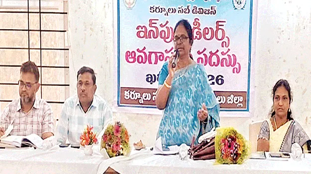 అందుబాటులో ఎరువులు, విత్తనాలు 
