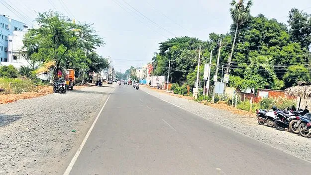 ఎక్కడి పనులు అక్కడే
