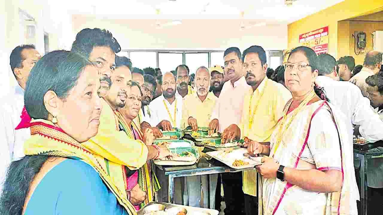 పేదల ఆకలి తీర్చిన అన్న క్యాంటీన్లు