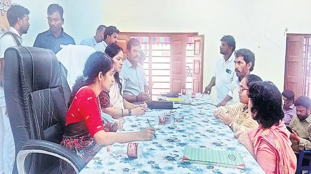 అర్జీలను వెంటనే పరిష్కరించాలి