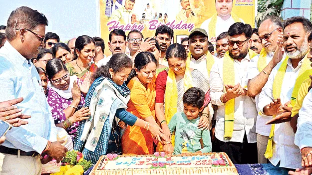 ఘనంగా చంద్రబాబు జన్మదిన వేడుకలు