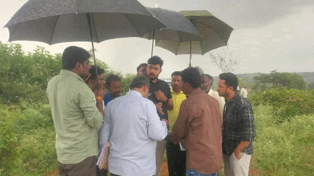 బిసానత్తంలో గోల్డ్‌ మైన్స్‌ భూముల పరిశీలన 