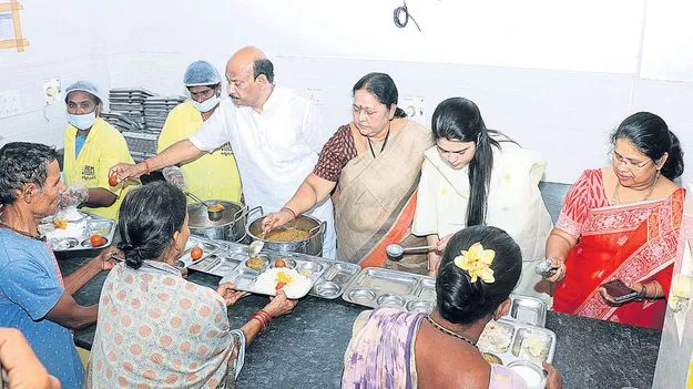 అన్న క్యాంటీన్లు కిటకిట