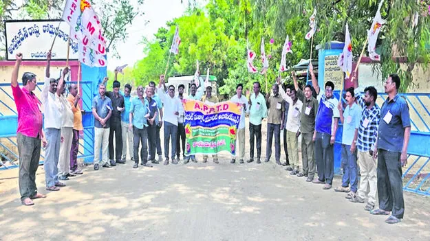  NMU: ఆర్టీసీ ఉద్యోగుల సమస్యలను పరిష్కరించాలి
