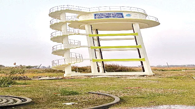 నిధులున్నాయ్‌.. నీరేలేదు!