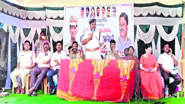 DSP: మహిళల భద్రతకు ప్రాధాన్యం : డీఎస్పీ
