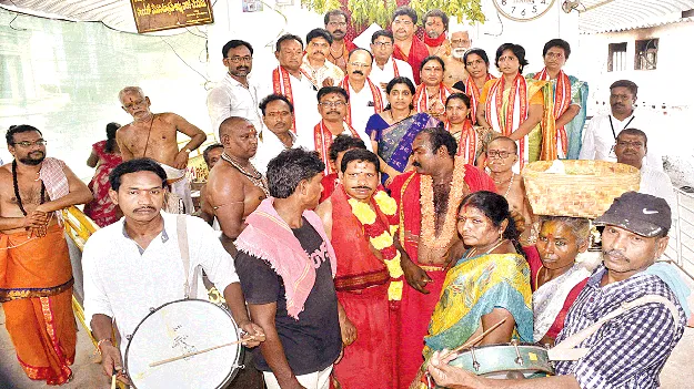  Announcement for the Pydimamba Devara festivalపైడిమాంబ దేవర ఉత్సవానికి చాటింపు 