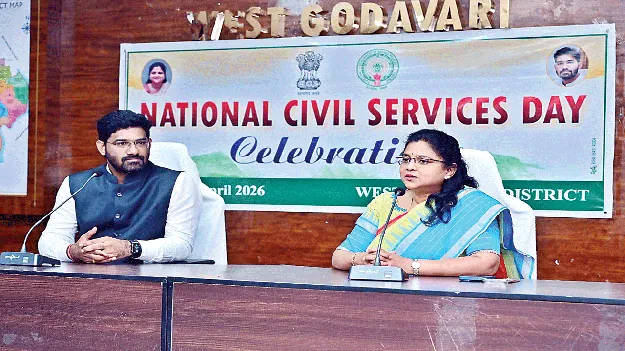 అధికారుల పనితీరు అభినందనీయం : కలెక్టర్‌