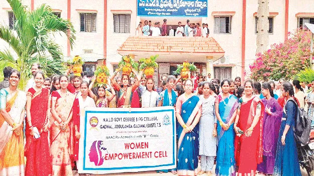 పండుగలు మన సంప్రదాయానికి ప్రతీకలు 