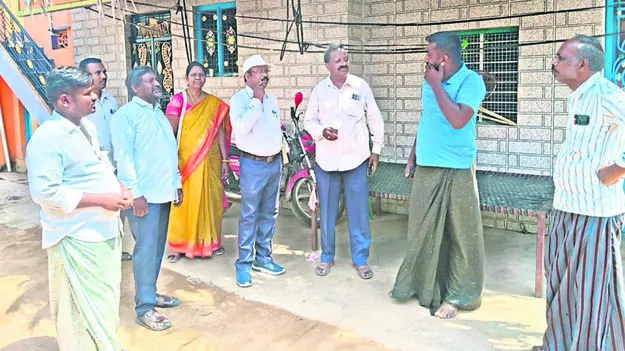 MEO: ప్రభుత్వ బడుల్లోనే భవిష్యత్తుకు భరోసా: ఎంఈవోలు