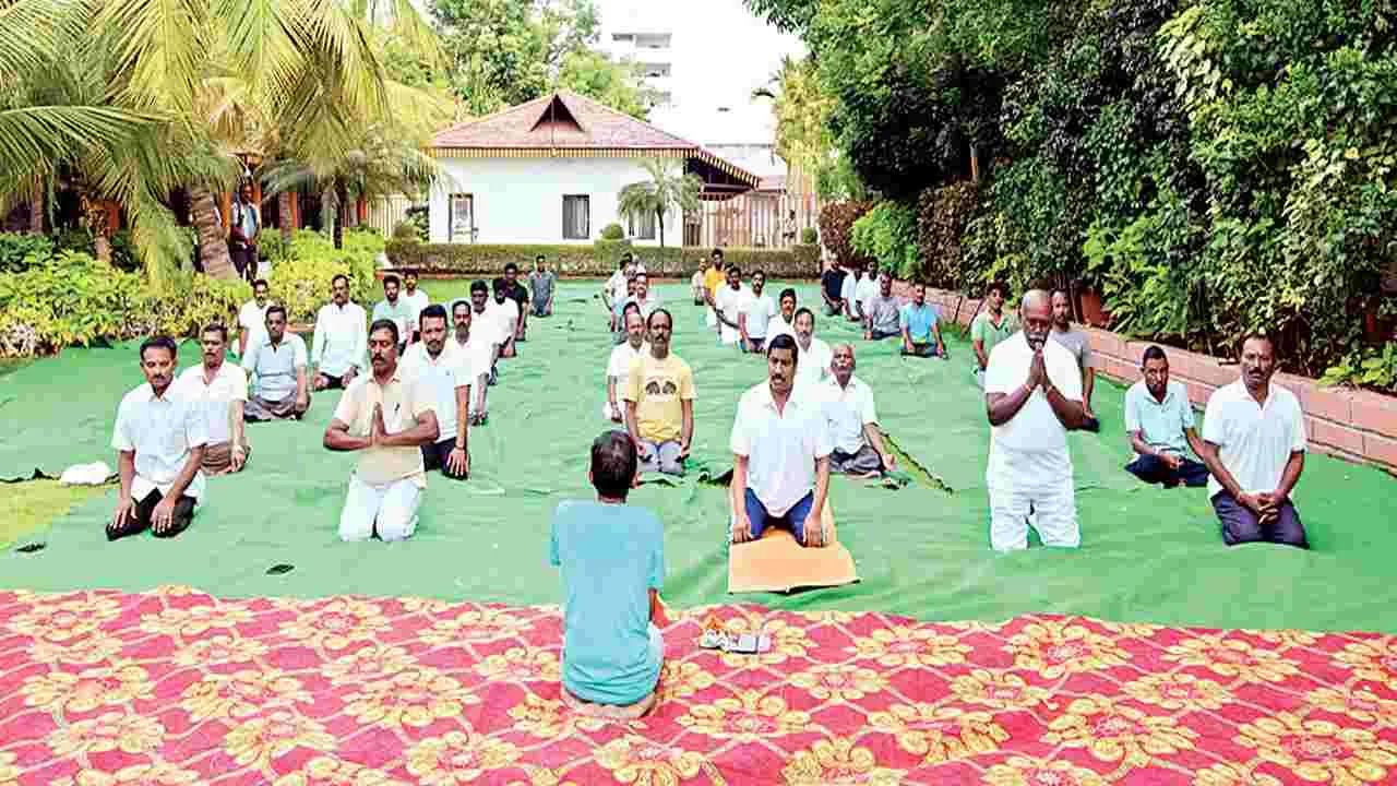యోగాతో సంపూర్ణ ఆరోగ్యం: మంత్రి బీసీ