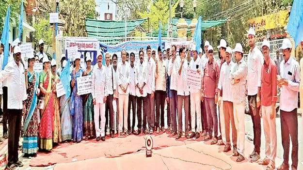 ఉపాధ్యాయుల సమస్యలు పరిష్కరించాలి