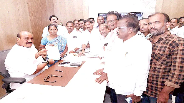 అభివృద్ధిని ప్రజలకు వివరించండి