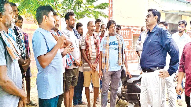 కార్మికుల సమస్యలు పరిష్కరించండి