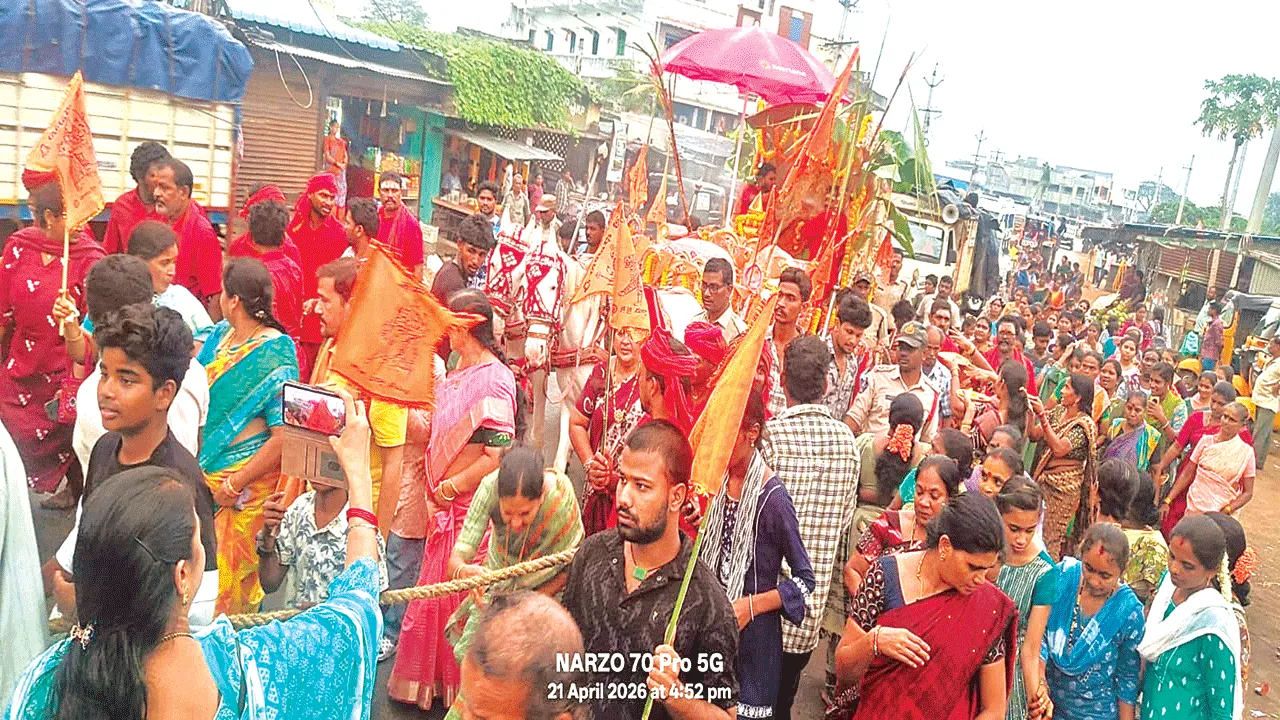 ఘనంగా ఉత్సవ విగ్రహం ఊరేగింపు