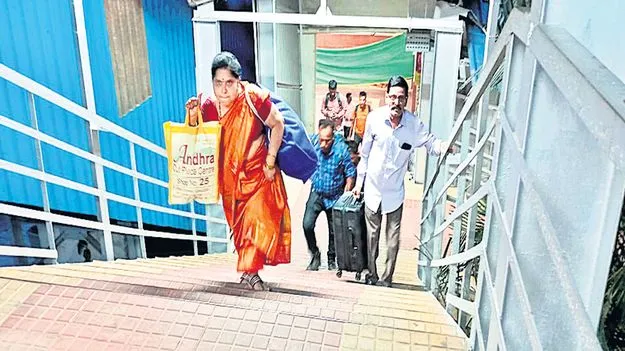 ఈ ఇక్కట్లు ఇంకెన్నాళ్లు