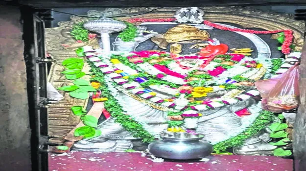 GOD: నేమకల్లు ఆంజన్నకు విశేష పూజలు