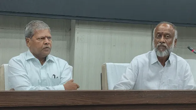 బిల్లుల పెండింగ్‌పై సభ్యుల ధ్వజం