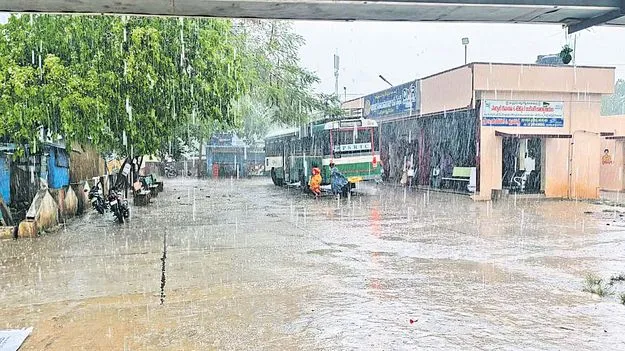 భారీ వర్షం