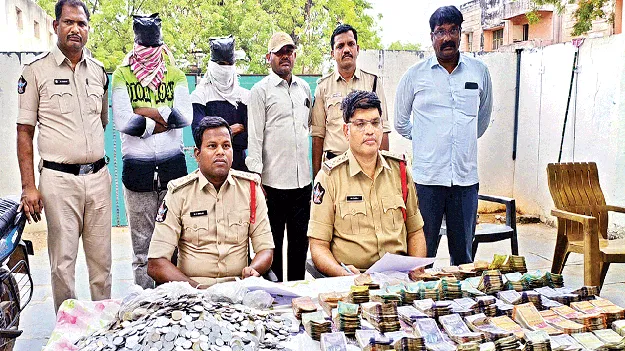 దొంగల అరెస్టు