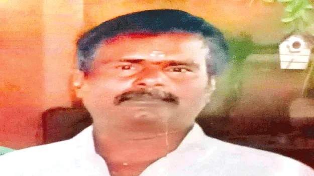 ఇంటికి నడుచుకుని వెళ్తుండగా..