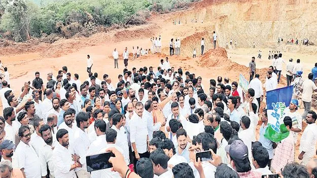 పంచదార్లలో ఇష్టారాజ్యంగా గ్రావెల్‌ తవ్వకాలు
