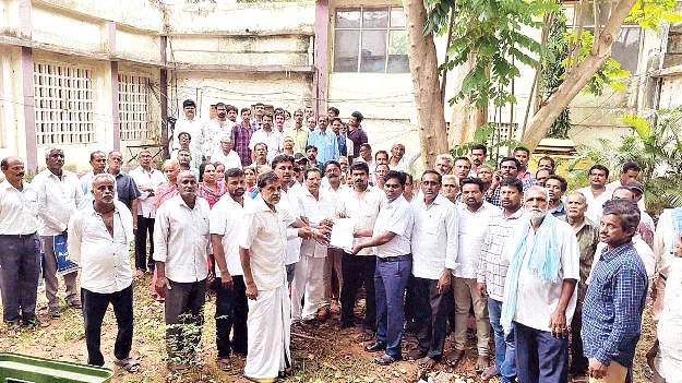 మా ఓట్లు తొలగించారు